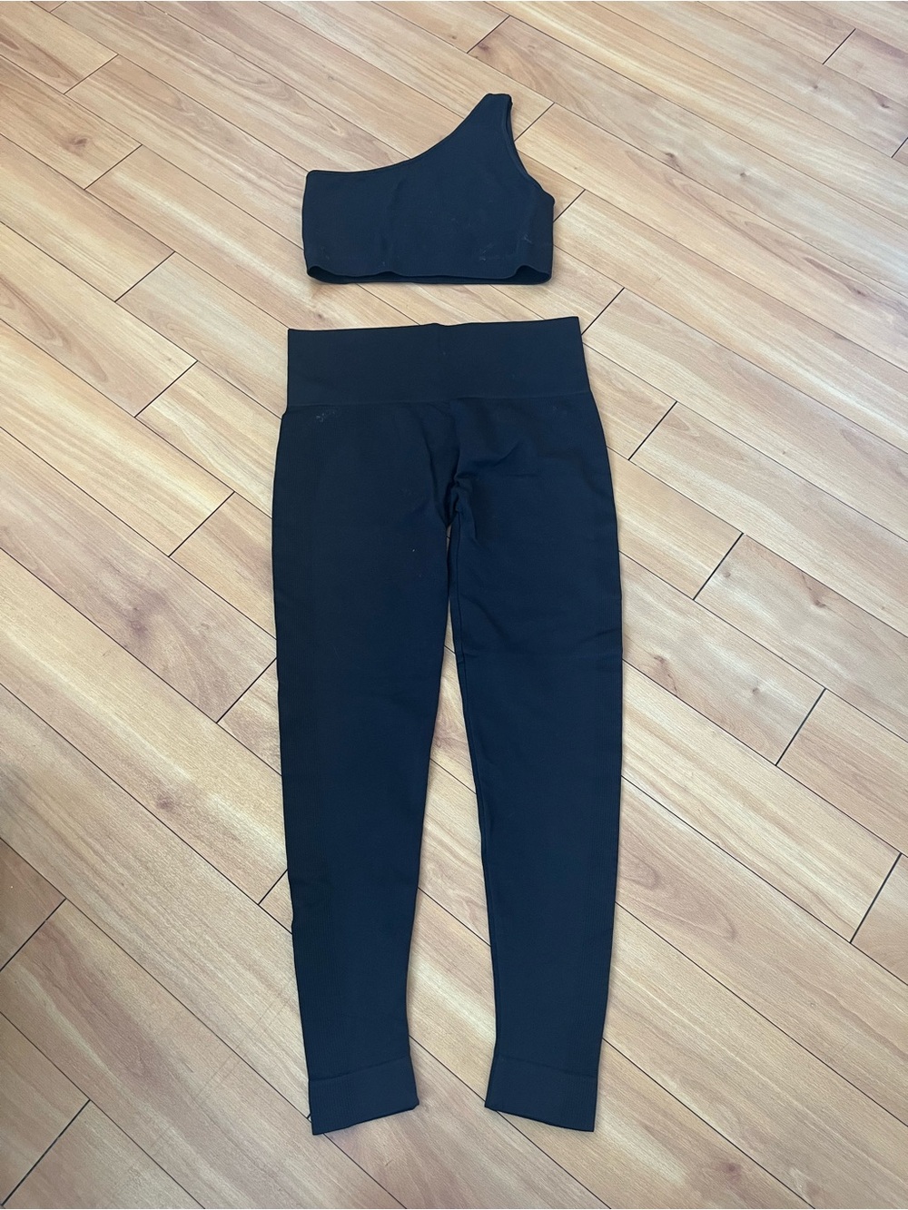 Black One-Shoulder Sports Bra & High-Waist Leggings Set